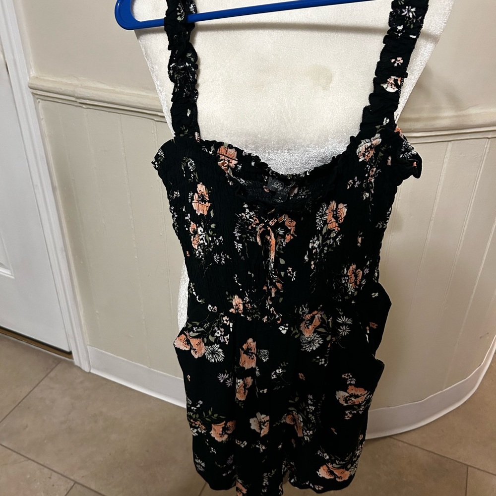 NWT Lily Rose Black Floral Romper Size Small